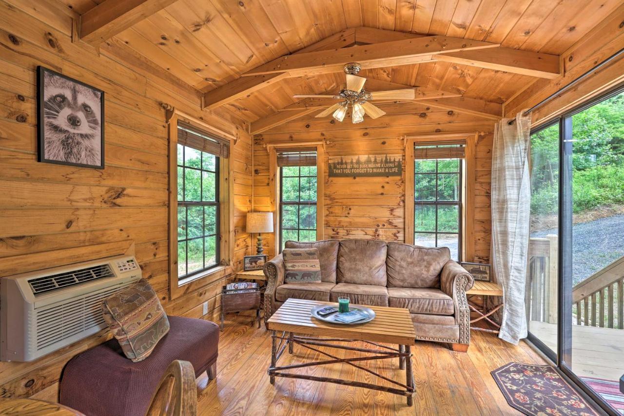 Quaint Log Cabin With Views Near West Jefferson Warrensville Exterior photo