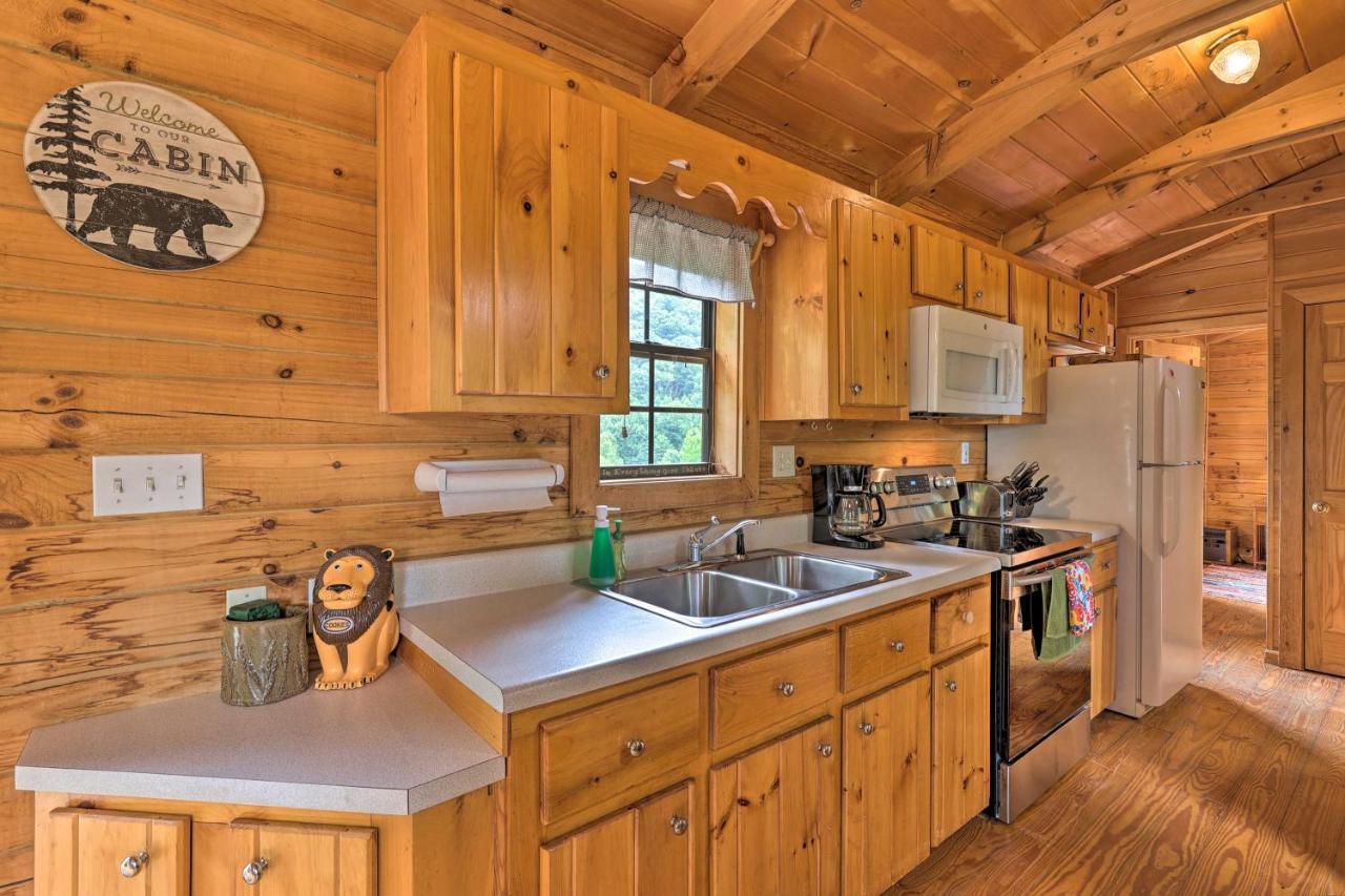 Quaint Log Cabin With Views Near West Jefferson Warrensville Exterior photo